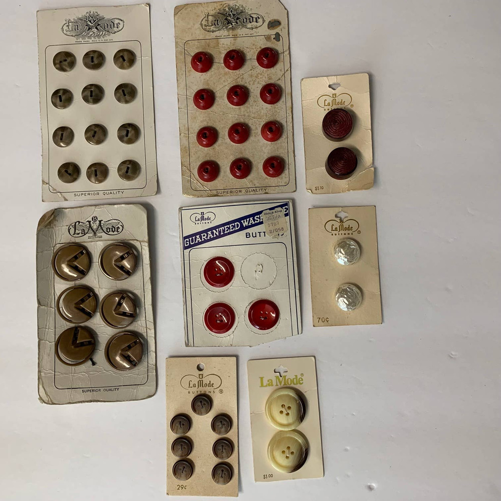 Vintage LaMode Buttons Plastic Lot‎ of 46 Buttons New Old Stock NOS
